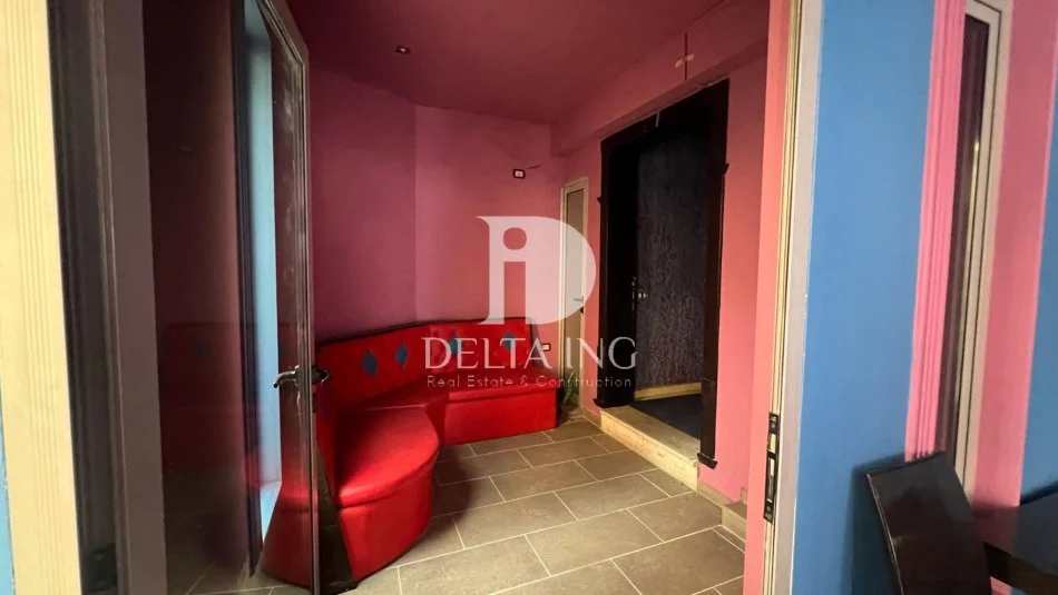 Tirane, shitet lokal Kati 0, 204 m² 200.000 € (Rruga Riza Cerova)