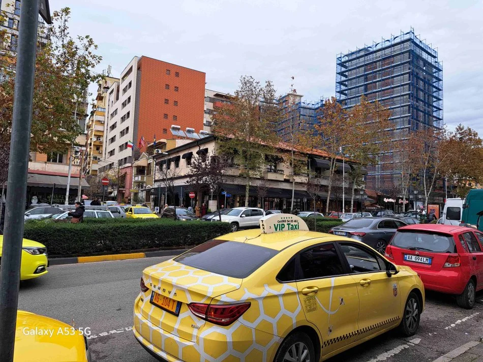 Tirane, jap me qera garazh 1+1 Kati -2, 20 m² 130 €