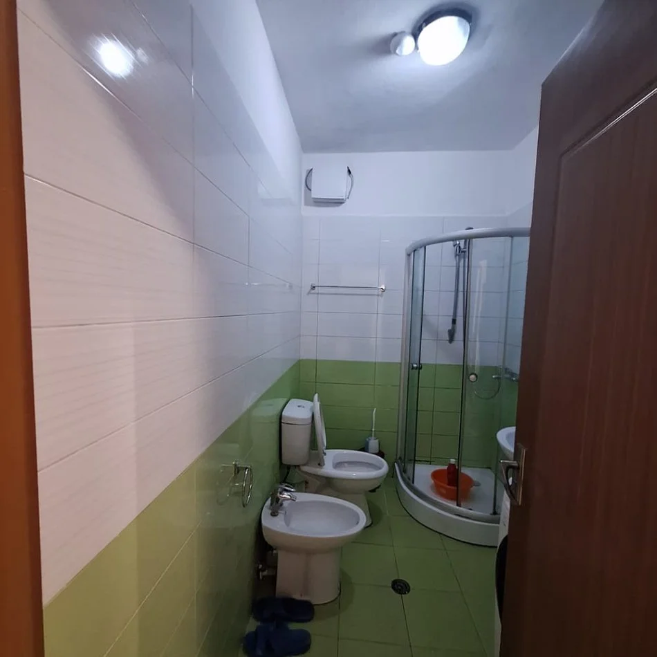Tirane, jepet me qera apartament 2+1 Kati 2, 82 m² 450 € (Rruga Besim Alla Kashar)