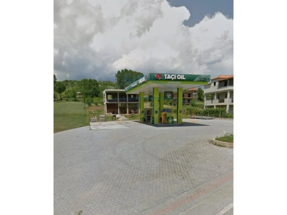 Pogradec, shes Karburant + Ndërtesë 200.000 €