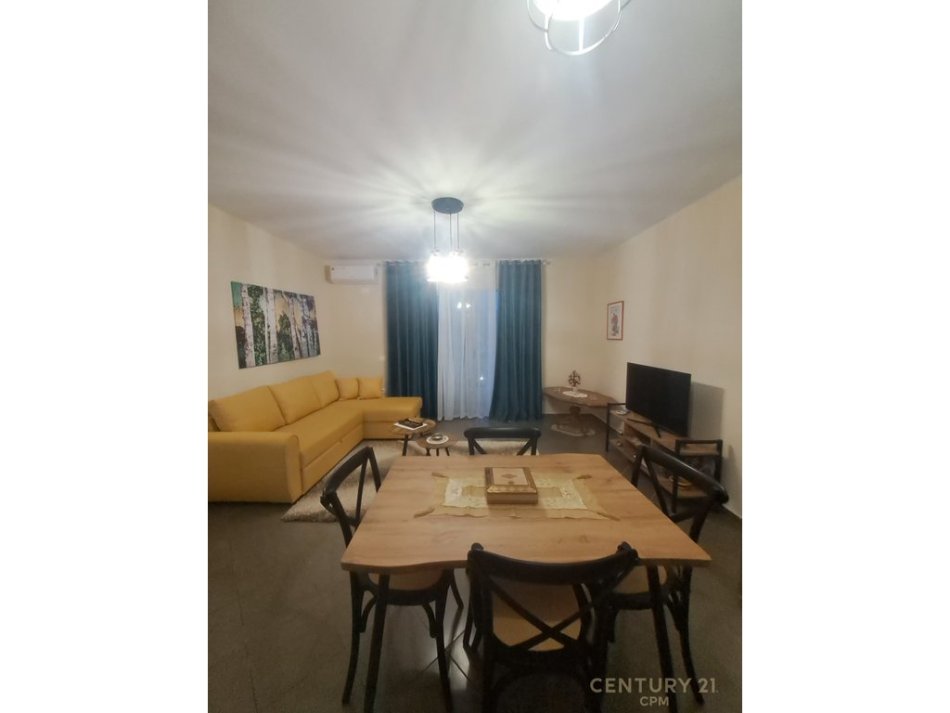 Tirane, jepet me qera apartament 2+1 Kati 6, 79 m² 500 € (qendra tregtare kristal)