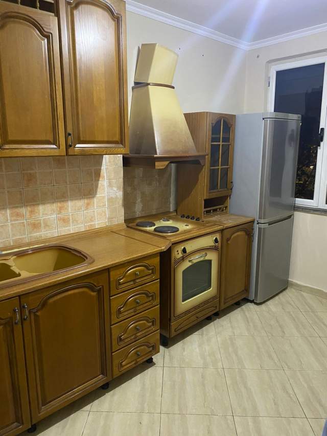 Tirane, jepet me qera apartament 3+1+BLK Kati 4, 85 m² 370 Euro (Ferit Xhajko)
