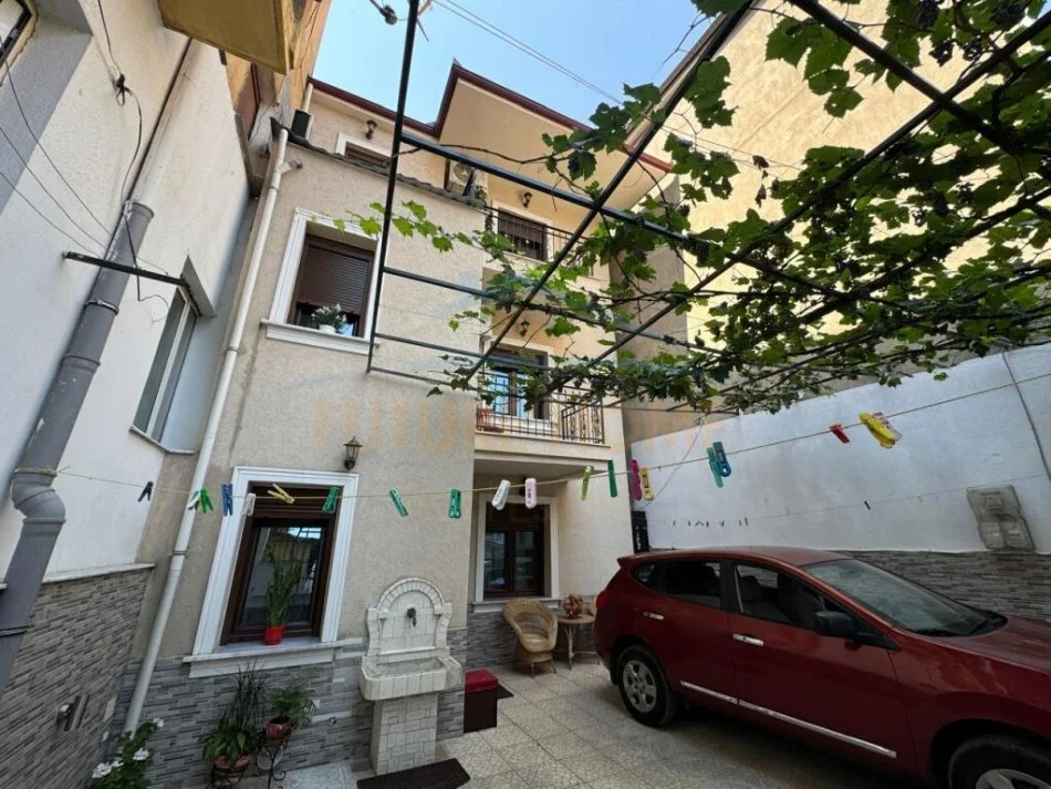 Korce, shitet hotel Kati 0, 125 m² 180.000 € (Pranë Pazarit, Korçë.)