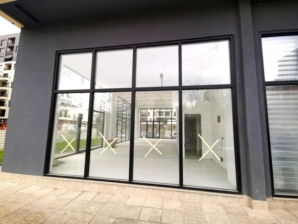 Tirane, jepet me qera ambjent biznesi Kati 0, 110 m² (Don Bosko, prane Gjykates Administrative Tirane)