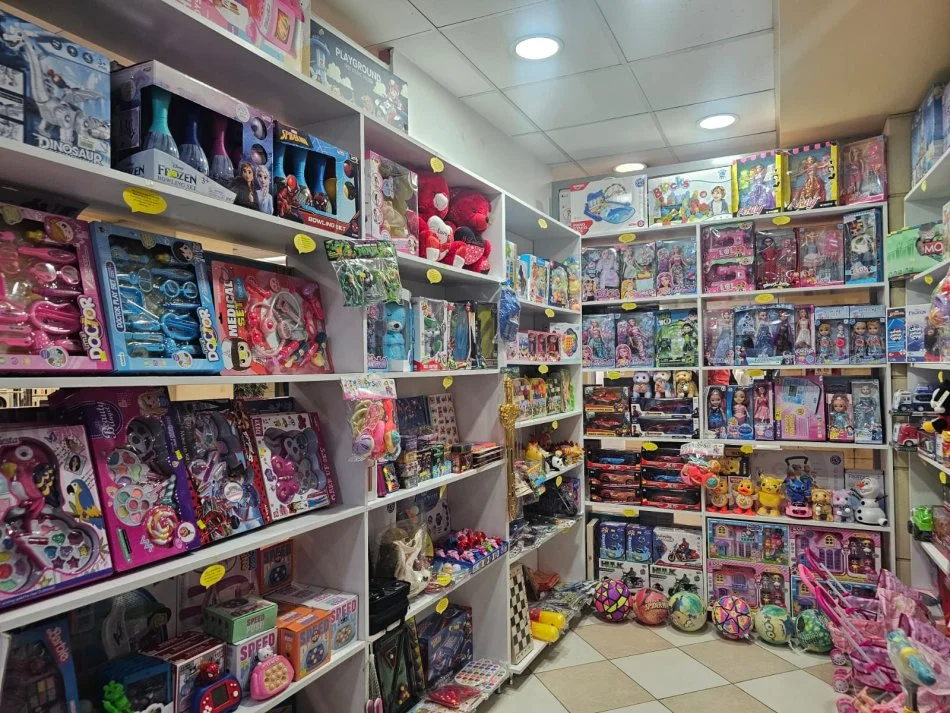 Tirane, shitet dyqan Kati -1, 16 m² 