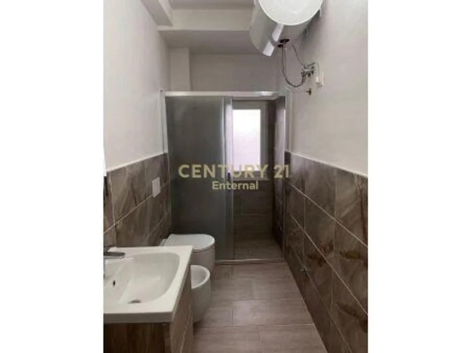 Tirane, jepet me qera apartament 1+1+Ballkon Kati 2, 65 m² 550 € (Rruga Margarita Tutulani, pranë gjimnazit Petro Nini, Tiranë)
