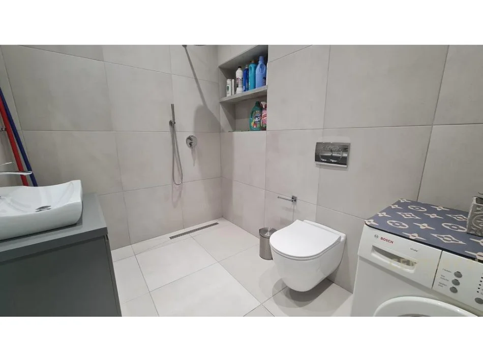 Tirane, jepet me qera apartament 1+1 Kati 2, 38 m² 650 € (Pallatet Agimi, pranë Café Roma, Tiranë)