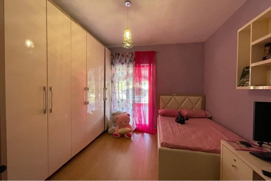 Tirane, jepet me qera apartament 2+1+Aneks+Ballkon Kati 5, 100 m² 500 € 