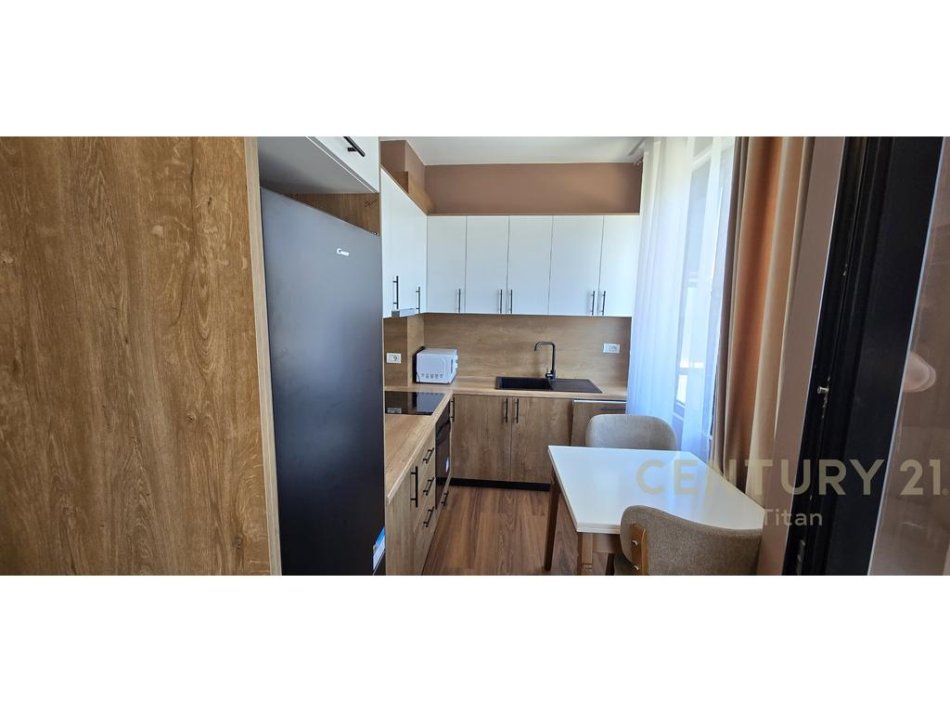 Tirane, jepet me qera apartament 2+1 , 90 m² 650 € (FIORI DI BOSKO)