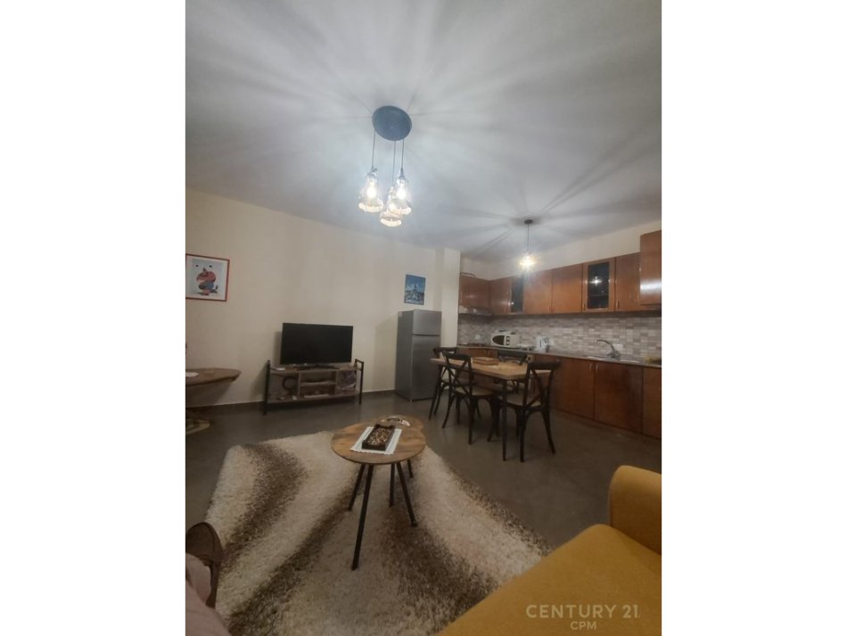 Tirane, jepet me qera apartament 2+1 Kati 6, 79 m² 500 € (qendra tregtare kristal)