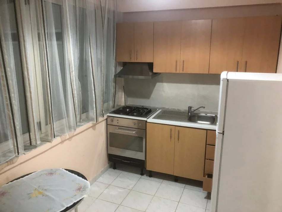 Tirane, jepet me qera shtepi 1+1+Aneks Kati 0, 400 €