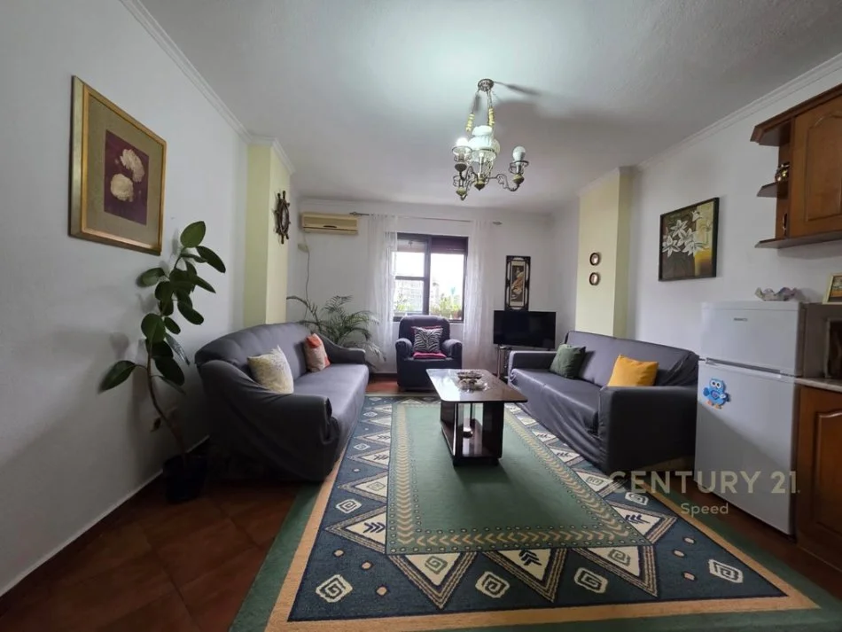 Tirane, jepet me qera apartament 2+1 , 70 m² 450 € (5 maj)