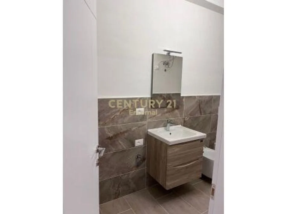 Tirane, jepet me qera apartament 1+1+Ballkon Kati 2, 65 m² 550 € (Rruga Margarita Tutulani, pranë gjimnazit Petro Nini, Tiranë)