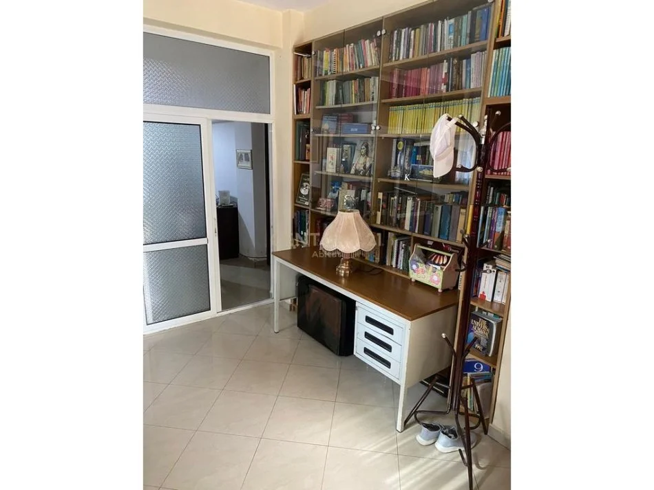 Tirane, jepet me qera apartament 1+1+Ballkon Kati 1, 78 m² 500 € 