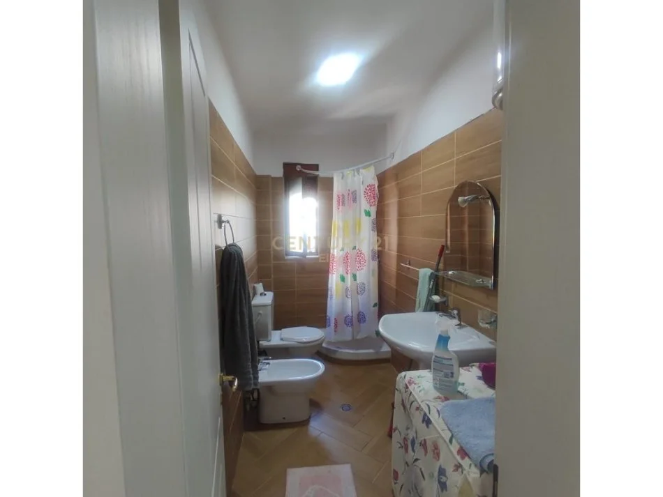 Tirane, jepet me qera apartament 1+1 Kati 2, 60 m² 480 € (Sheshi Wilson)