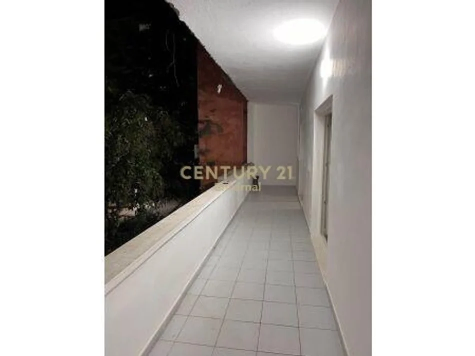 Tirane, jepet me qera apartament 1+1+Ballkon Kati 2, 65 m² 550 € (Rruga Margarita Tutulani, pranë gjimnazit Petro Nini, Tiranë)