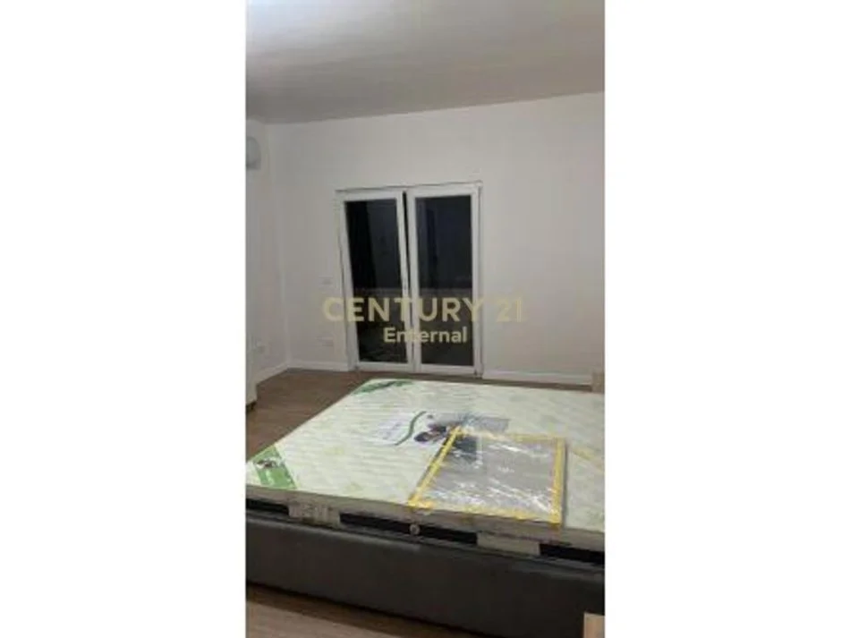 Tirane, jepet me qera apartament 1+1+Ballkon Kati 2, 65 m² 550 € (Rruga Margarita Tutulani, pranë gjimnazit Petro Nini, Tiranë)