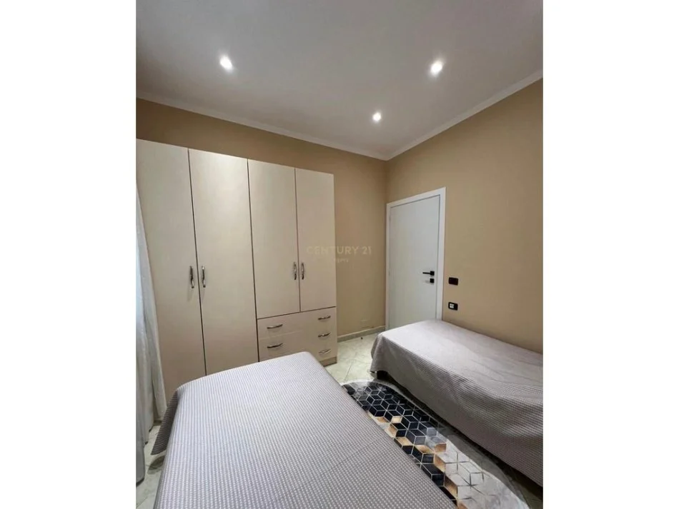 Tirane, jepet me qera apartament 2+1 Kati 1, 95 m² 450 € 