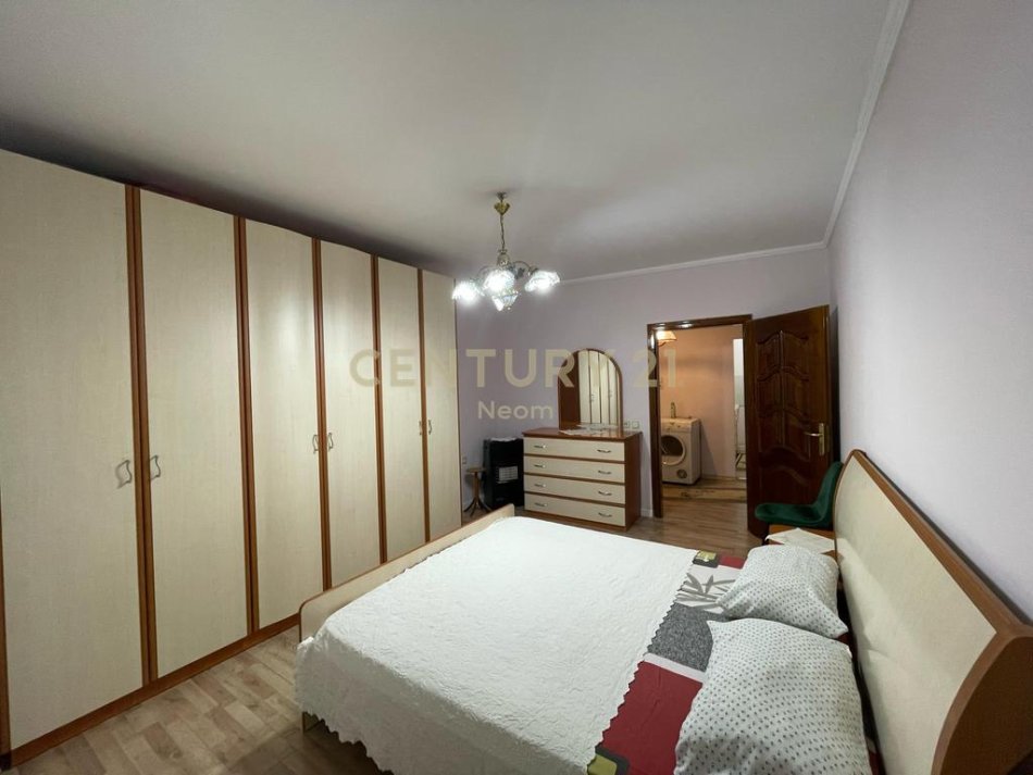 Tirane, jepet me qera apartament 2+1 Kati 1, 73 m² 500 € 