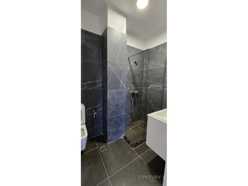 Tirane, jepet me qera apartament 2+1 , 90 m² 650 € (FIORI DI BOSKO)
