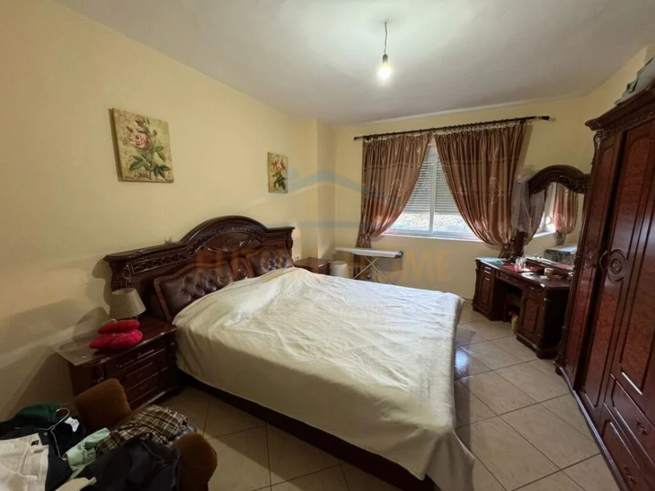 Korce, shitet apartament 2+1 Kati 3, 127 m² 110.000 € (Trekëndëshi, Korçë)