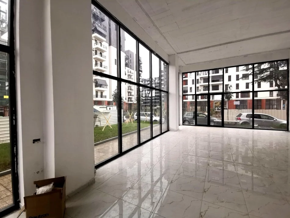 Tirane, jepet me qera ambjent biznesi Kati 0, 110 m² (Don Bosko, prane Gjykates Administrative Tirane)