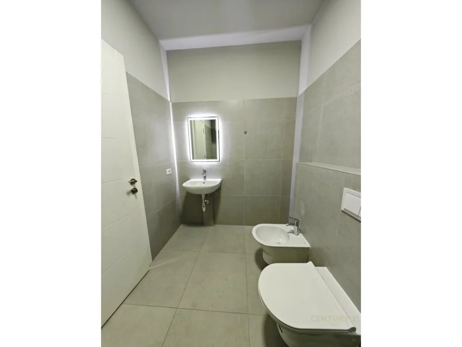 Tirane, jepet me qera apartament 1+1 Kati 12, 64 m² 550 € (oxhaku)