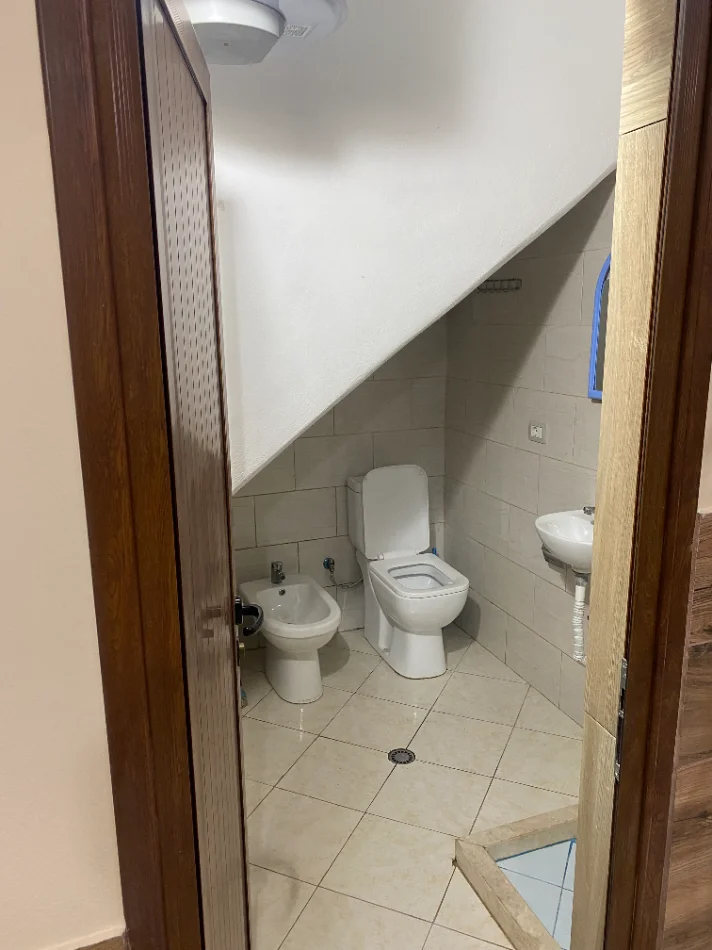 Tirane, jepet me qera apartament 1+1, Cmimi 30000 leke te reja