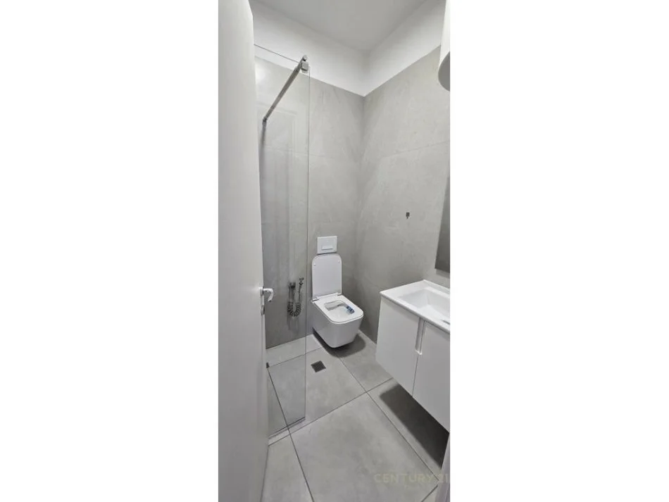 Tirane, jepet me qera apartament 2+1 , 90 m² 650 € (FIORI DI BOSKO)