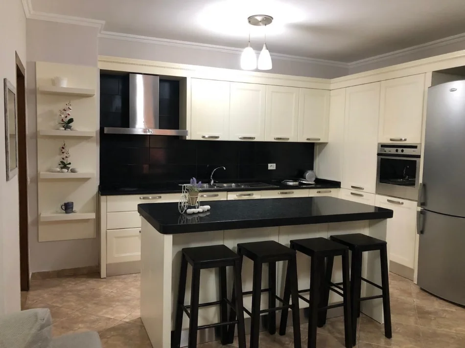 Tirane, shitet apartament 2+1+Aneks+Ballkon Kati 3, 140 m² 250.000 € (liqeni i thate , Kopshti Botanik)