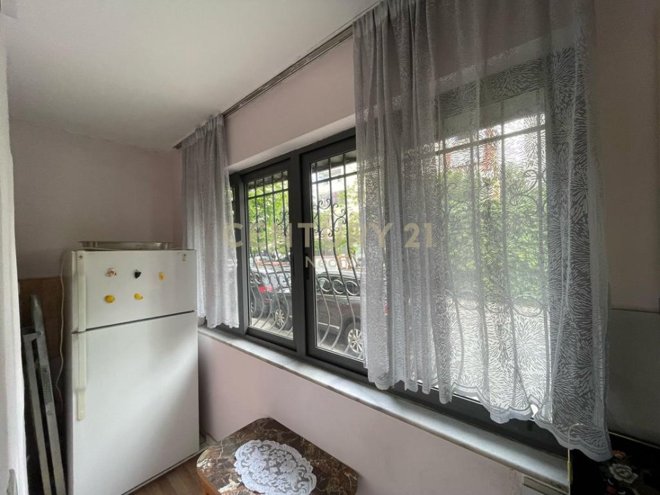 Tirane, jepet me qera apartament 2+1 Kati 1, 73 m² 500 € 