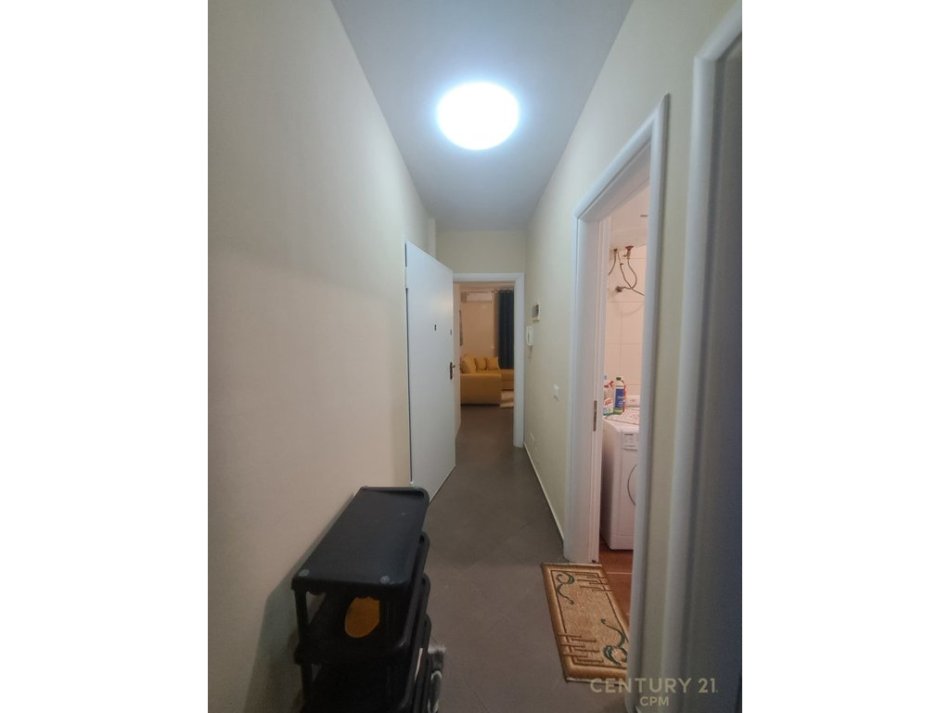 Tirane, jepet me qera apartament 2+1 Kati 6, 79 m² 500 € (qendra tregtare kristal)