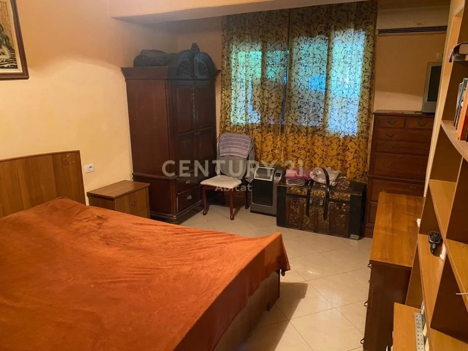 Tirane, jepet me qera apartament 1+1+Ballkon Kati 1, 78 m² 500 € 