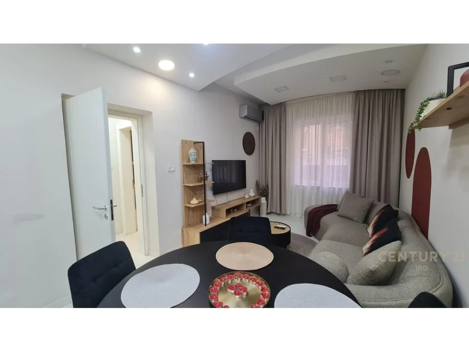 Tirane, jepet me qera apartament 1+1 Kati 2, 38 m² 650 € (Pallatet Agimi, pranë Café Roma, Tiranë)