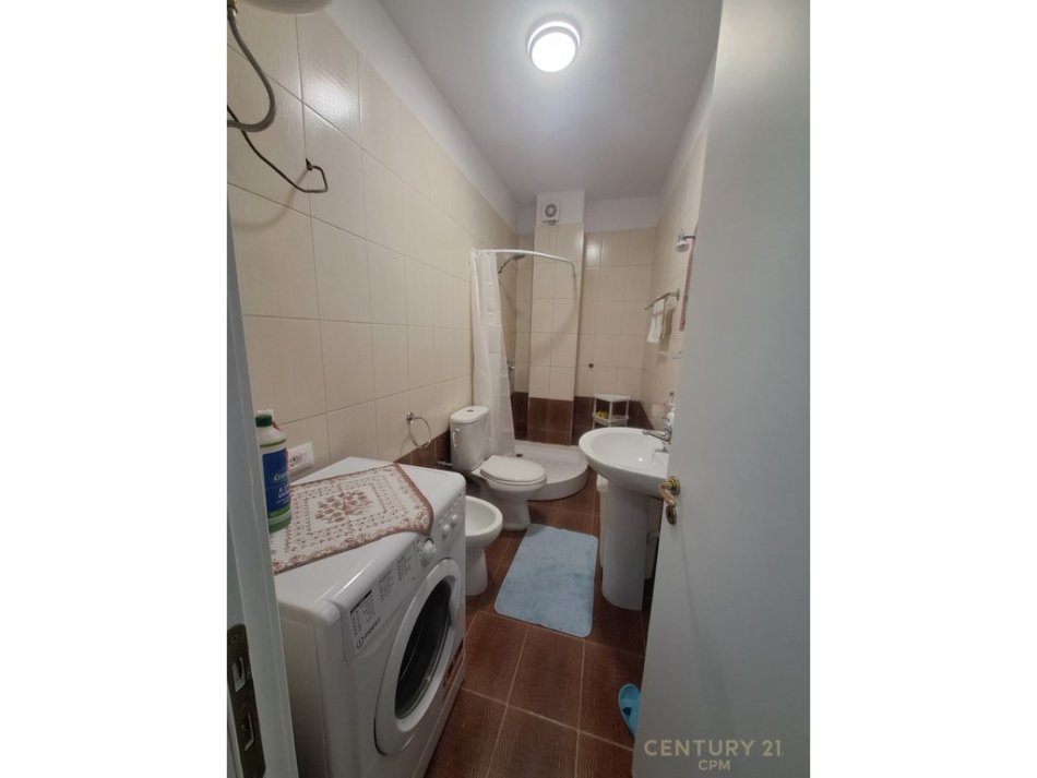 Tirane, jepet me qera apartament 2+1 Kati 6, 79 m² 500 € (qendra tregtare kristal)