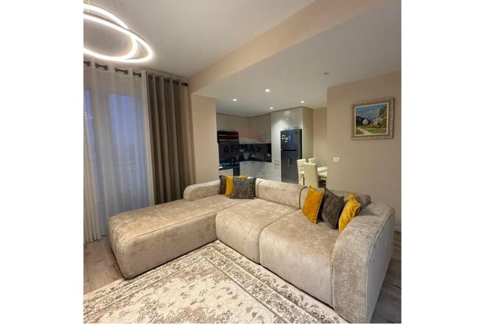 Tirane, jepet me qera apartament 2+1+Ballkon Kati 7, 120 m² 800 € (Rruga e Kavajes)