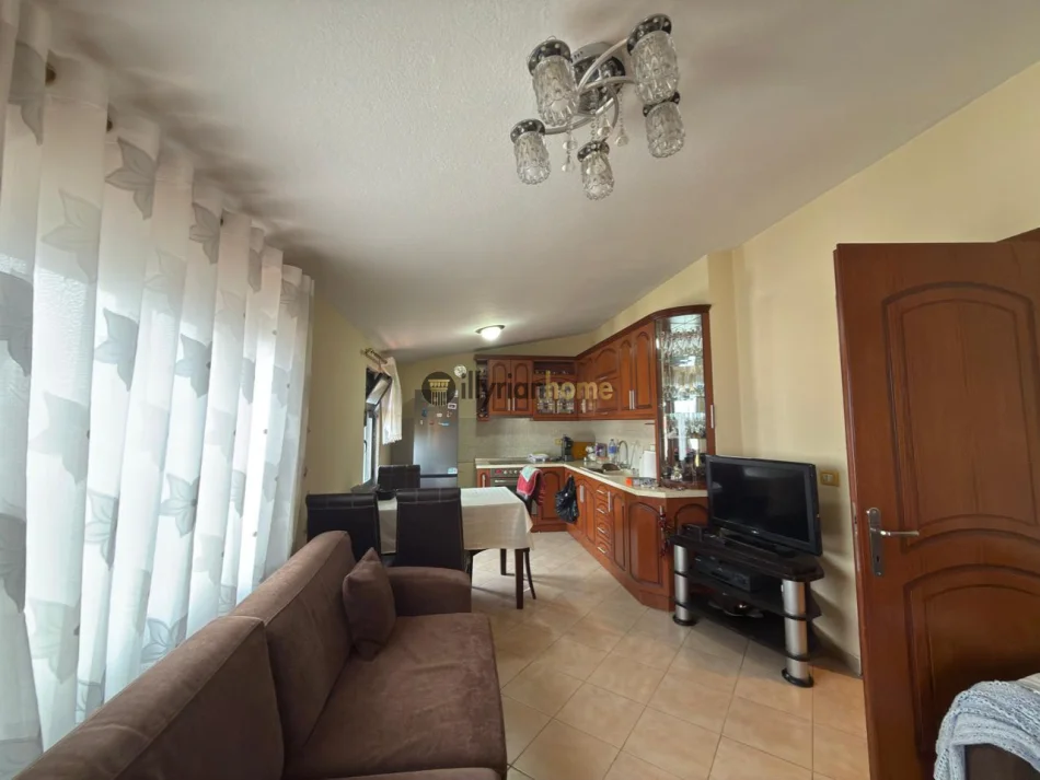 Pogradec, shitet apartament 2+1+Ballkon Kati 8, 102 m² 112.200 € (Pranë Liqenit, Pogradec)