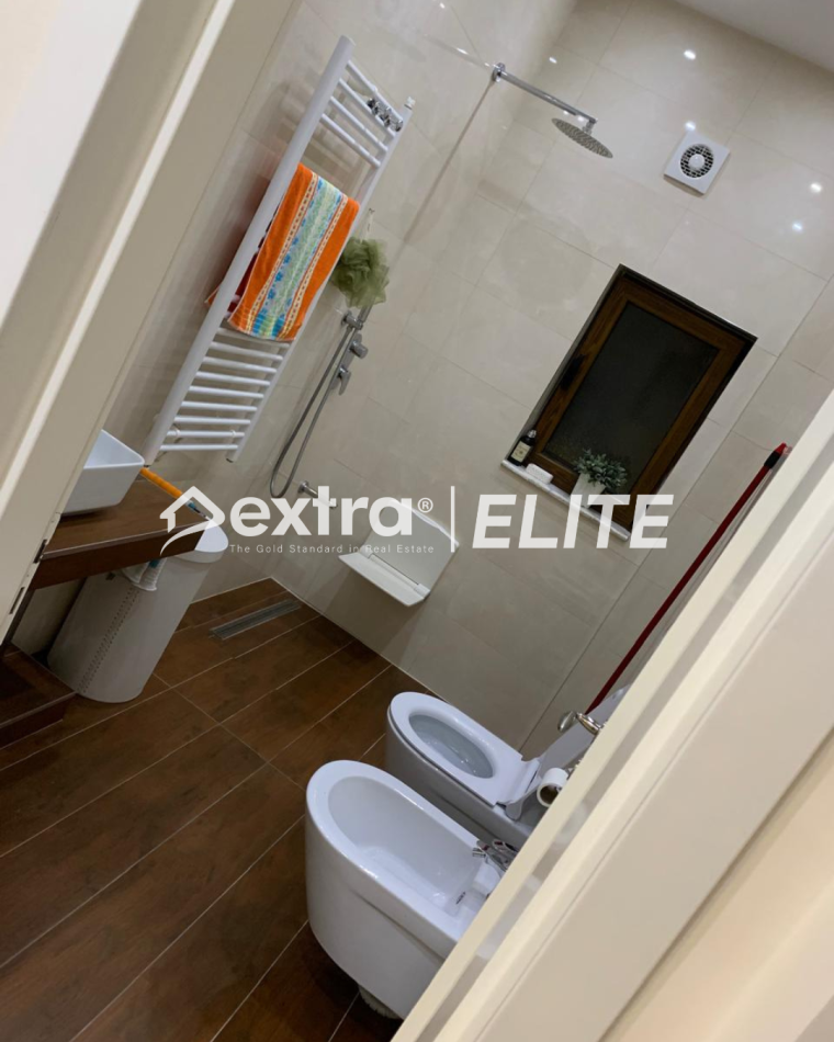 Tirane, jepet me qera apartament 2+1+Ballkon Kati 4, 95 m² 1.100 € (myslym shari)
