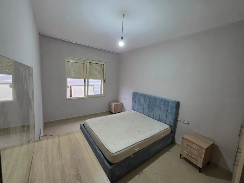 Tirane, jepet me qera apartament 2+1+Ballkon Kati 3, 99 m² 450 € (Fresku)