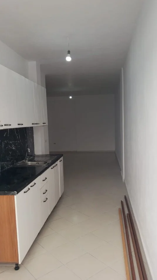 Tirane, jepet me qera apartament 2+1+Ballkon Kati 4, 100 m² 300 € (Fresk)