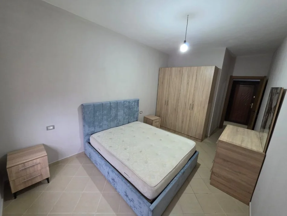 Tirane, jepet me qera apartament 2+1+Ballkon Kati 3, 99 m² 450 € (Fresku)