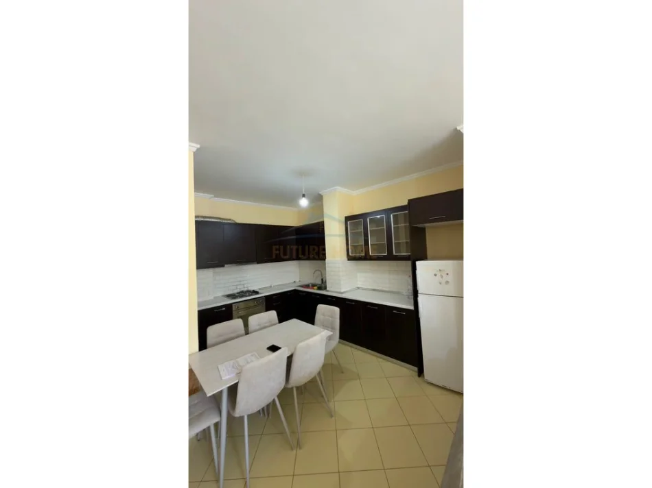 Tirane, jepet me qera apartament 1+1 Kati 3, 61 m² 350 € (FRESK , Rruga e Thesarit)
