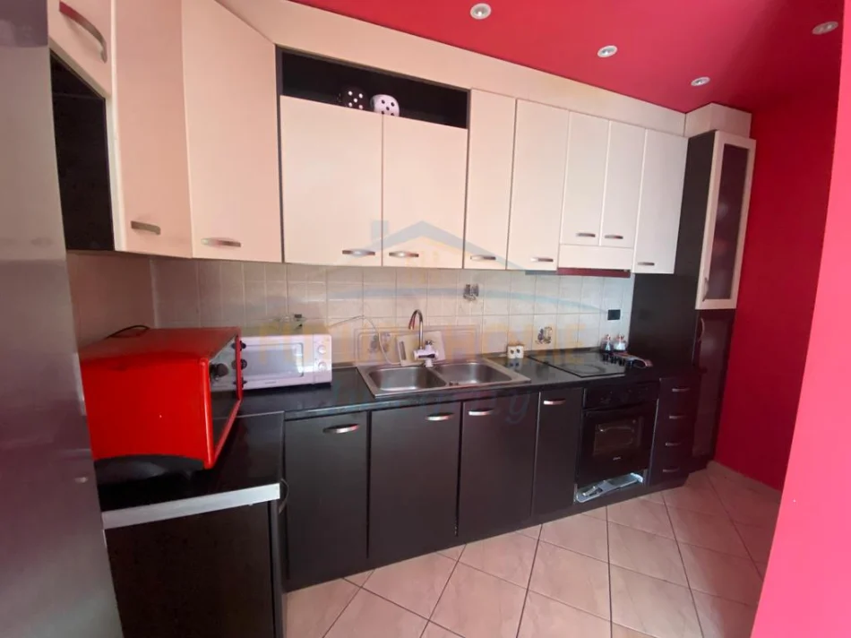Tirane, jepet me qera apartament 2+1 Kati 5, 79 m² 450 € (FRESK , Rruga Teleferikut)