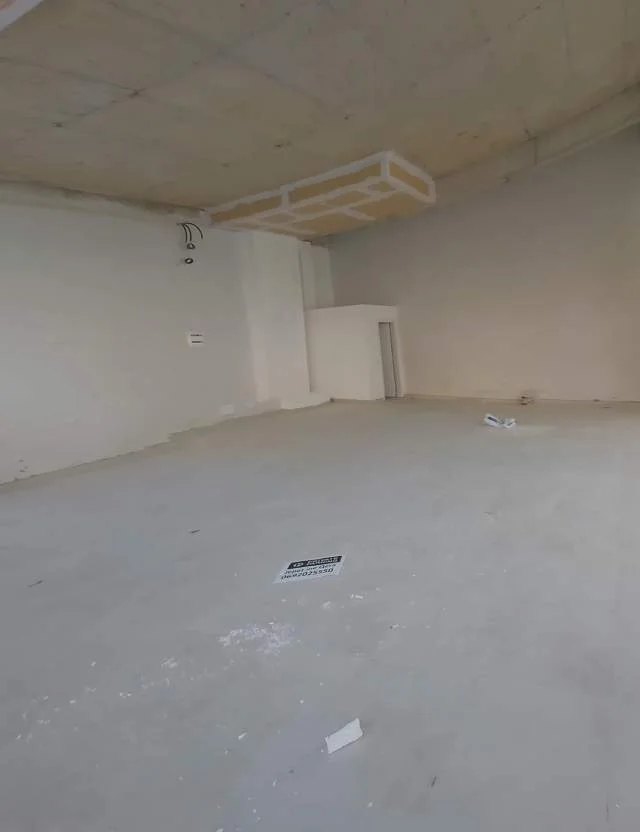 Tirane, shitet dyqan Kati 0, 129 m² 215.000 Euro (Kongresi Manastirit)