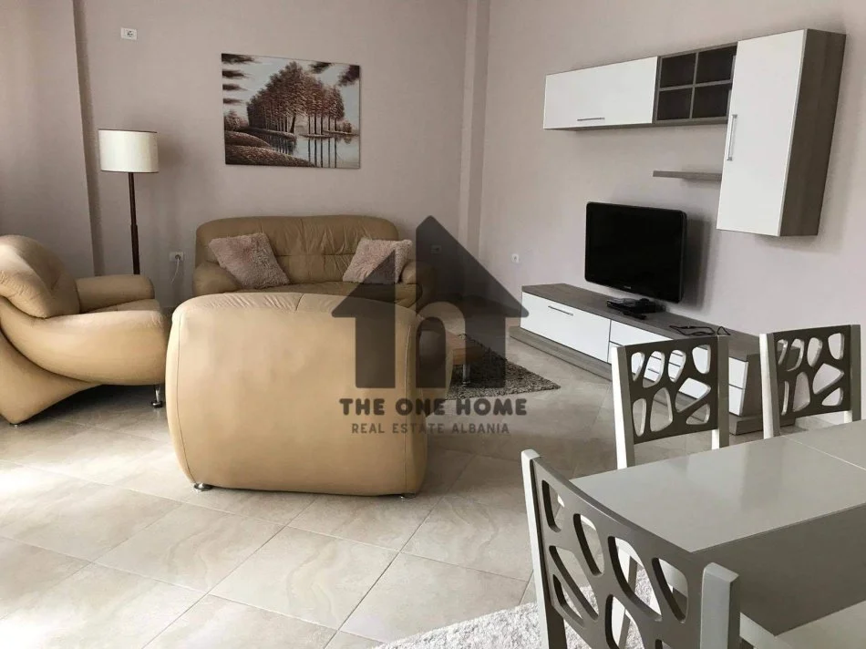 Tirane, jepet me qera apartament 1+1+Ballkon Kati 1, 70 m² 370 € (FRESKU)