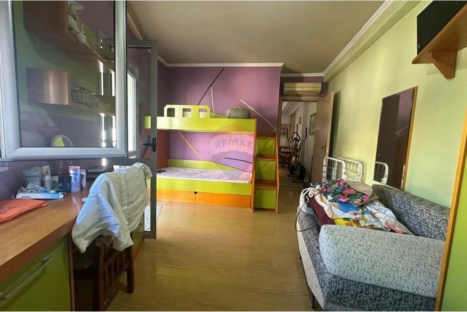 Tirane, jepet me qera apartament 2+1+Ballkon Kati 4, 100 m² 400 € (Rruga e thesarit)