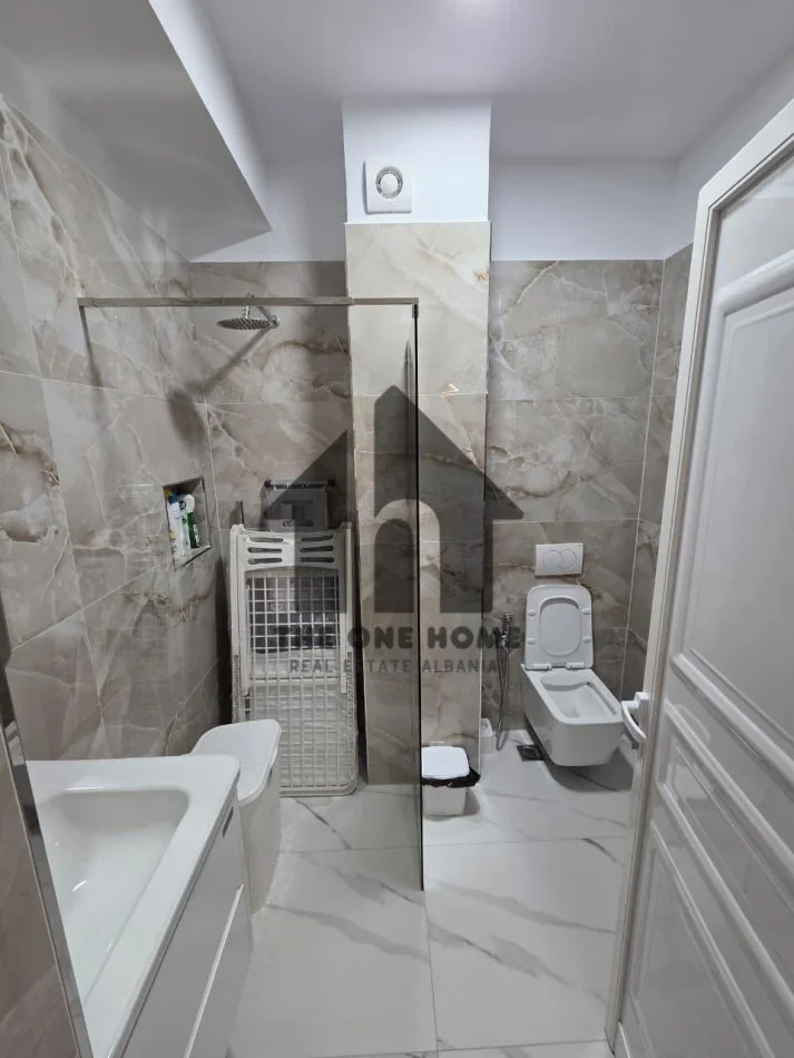 Tirane, jepet me qera apartament 2+1+Ballkon Kati 5, 110 m² 600 € (Fresku)
