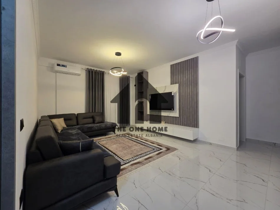 Shqiperi, jepet me qera apartament 2+1+Ballkon Kati 4, 100 m² 600 € (Fresku)