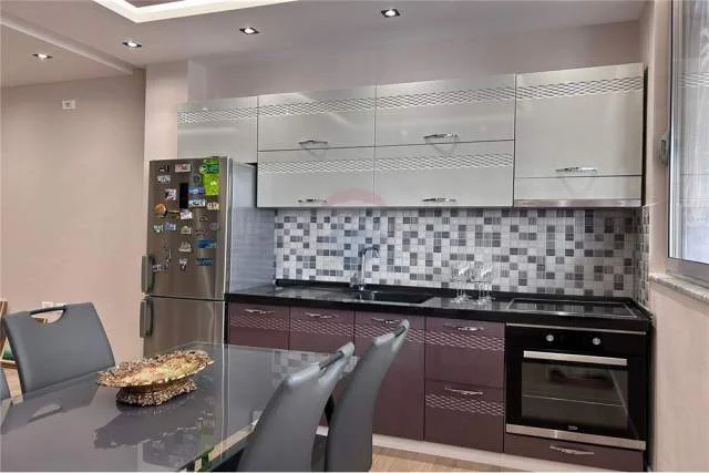 Tirane, jepet me qera apartament 2+1 Kati 1, 80 m² 450 Euro (Instituti i Fizikes Berthamore)