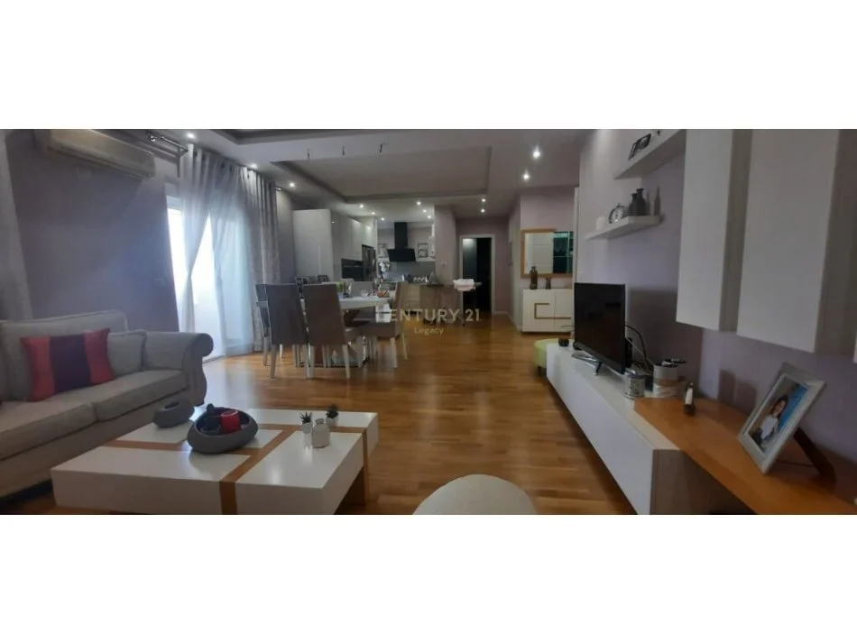 Tirane, shitet apartament 3+1 Kati 4, 140 m² 250.000 € (fresk)